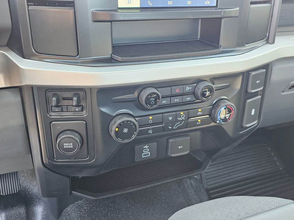 New 2025 Ford F600 2WD Regular Cab Super Duty w/ XL Chrome Package image 15