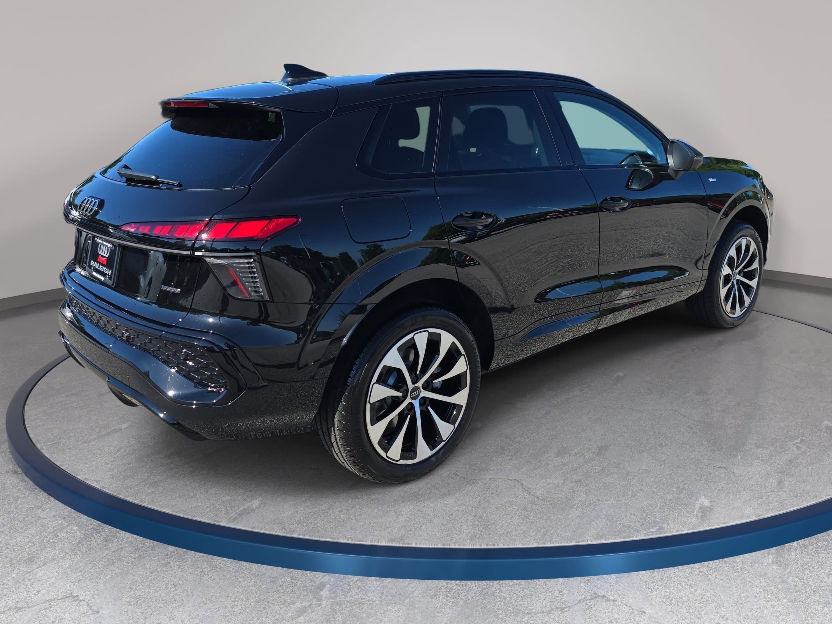 New 2026 Audi Q3 quattro 2.0T AWD/4WD image 6