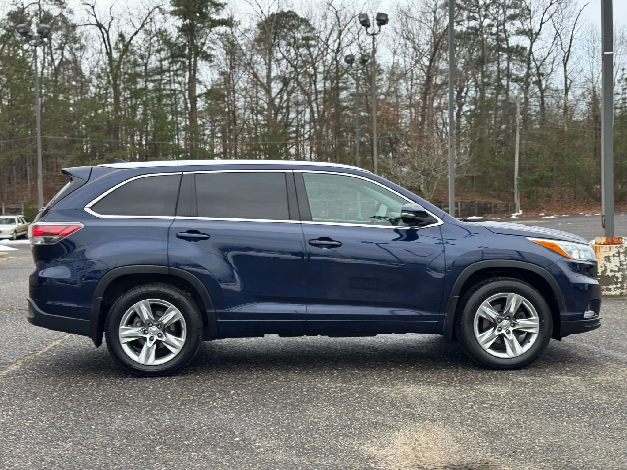 Used 2014 Toyota Highlander Limited w/ Preferred Accessory Package image 6
