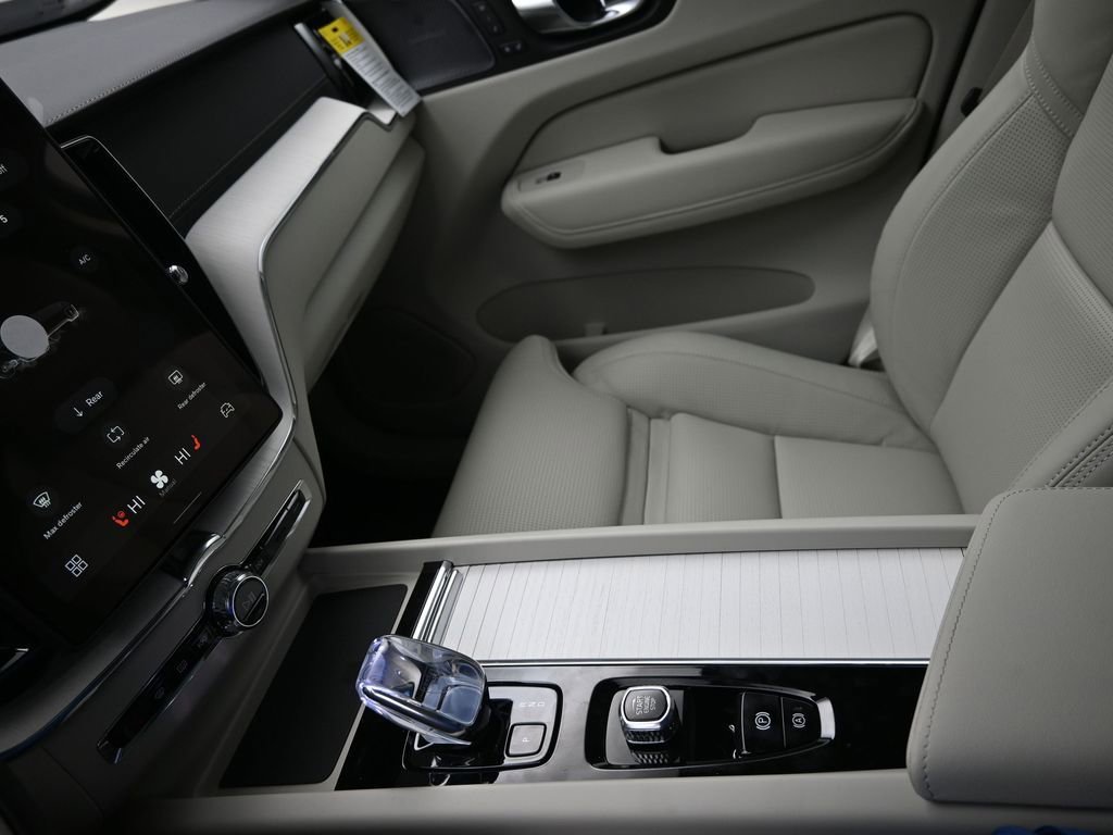 New 2026 Volvo XC60 B5 Ultra w/ Protection Package Premier image 17