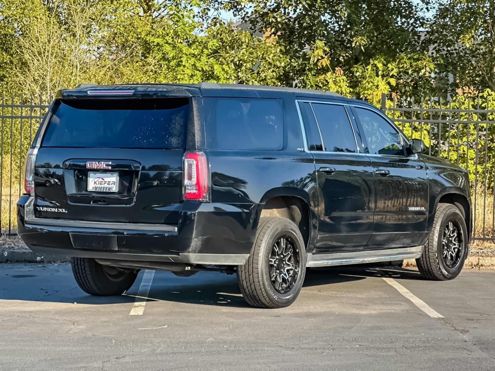 Used 2019 GMC Yukon XL SLT AWD/4WD image 4