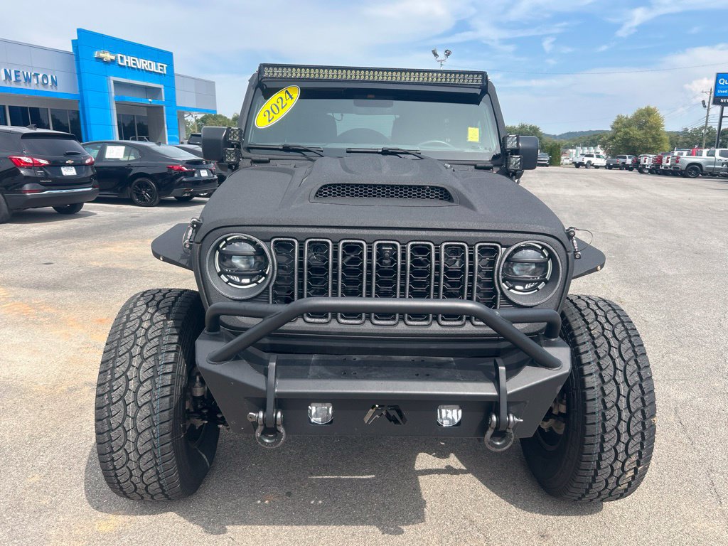 Used 2024 Jeep Wrangler Unlimited Rubicon w/ Technology Group AWD/4WD image 2