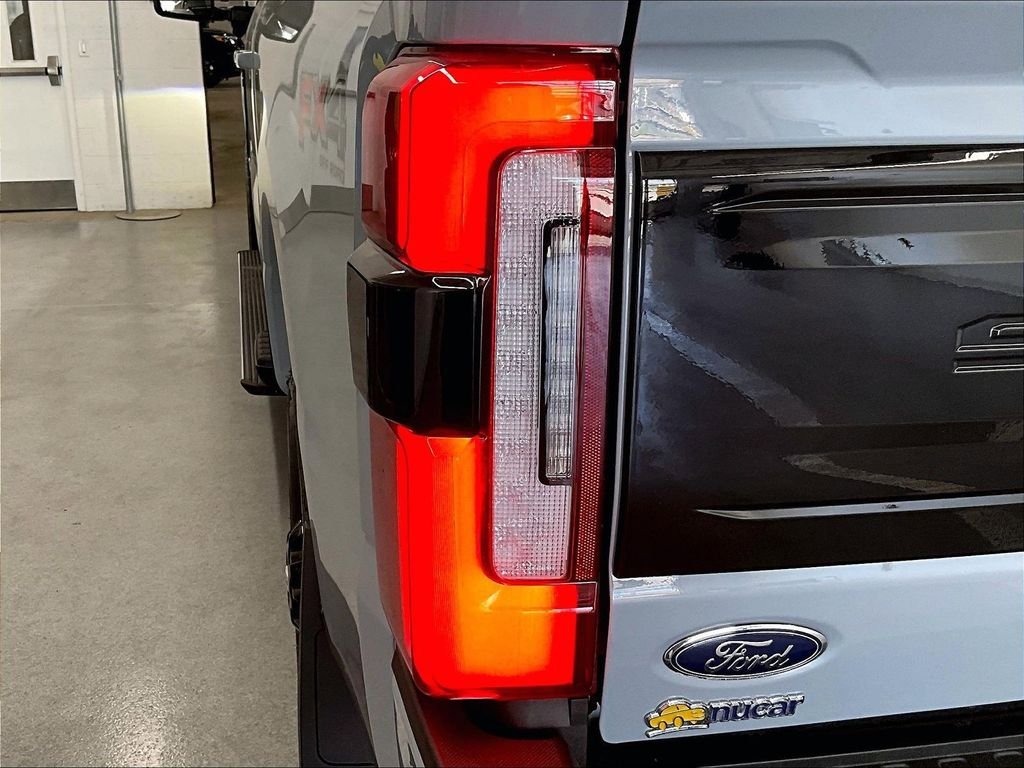 Used 2025 Ford F350 Platinum w/ FX4 Off-Road Package AWD/4WD image 33