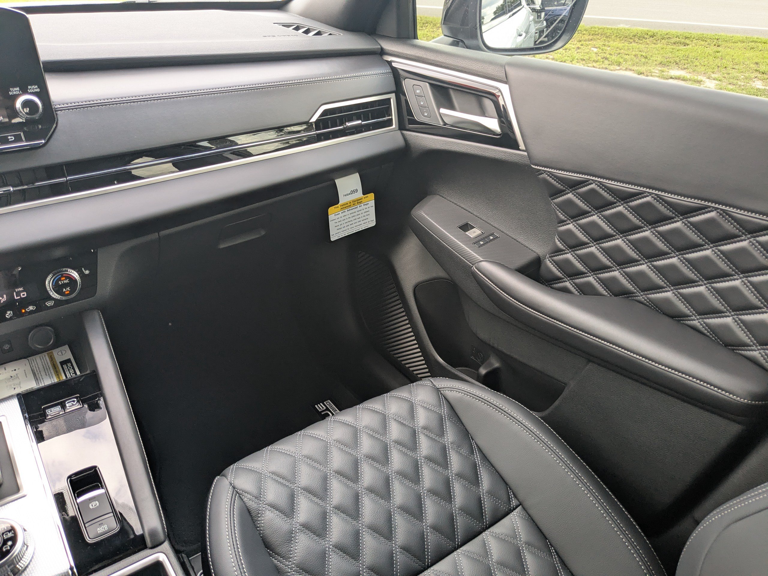 New 2026 Nissan Rogue Platinum AWD/4WD image 17