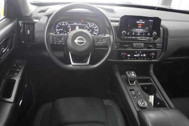 Used 2024 Nissan Pathfinder S image 11