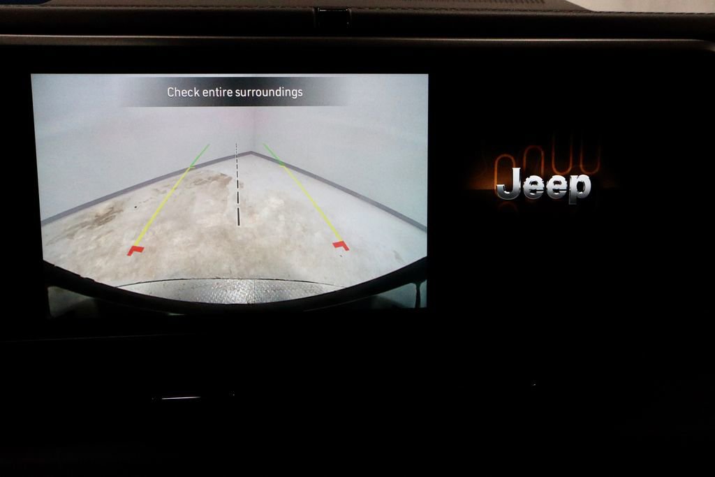 Used 2025 Jeep Wrangler Unlimited Sahara image 2