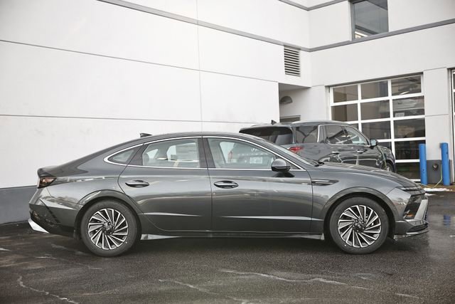 New 2025 Hyundai Sonata Limited image 2
