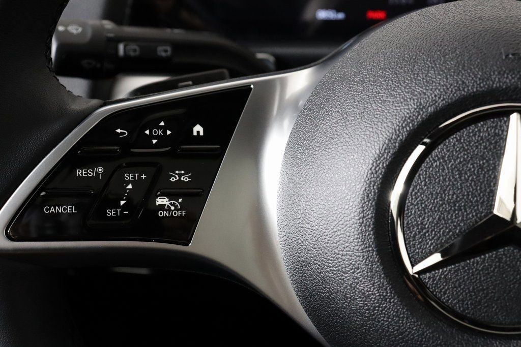 New 2025 Mercedes-Benz GLB 250 4MATIC image 19