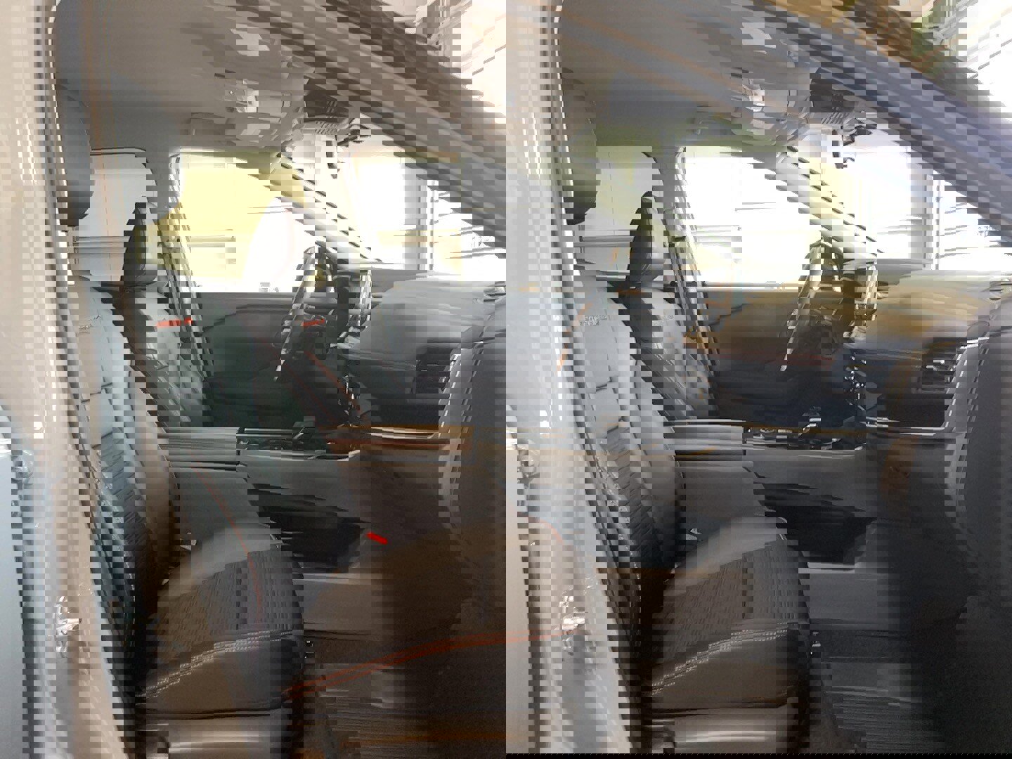 Used 2025 Nissan Rogue SV image 17