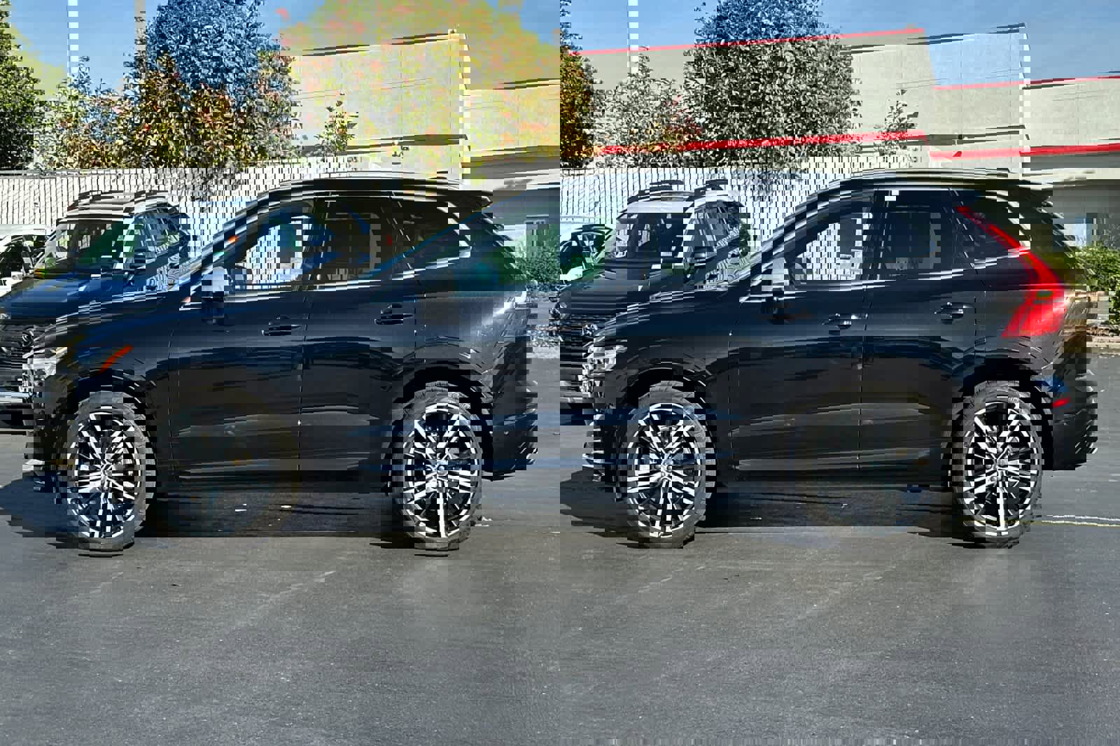 Used 2019 Volvo XC60 T5 R-Design image 9