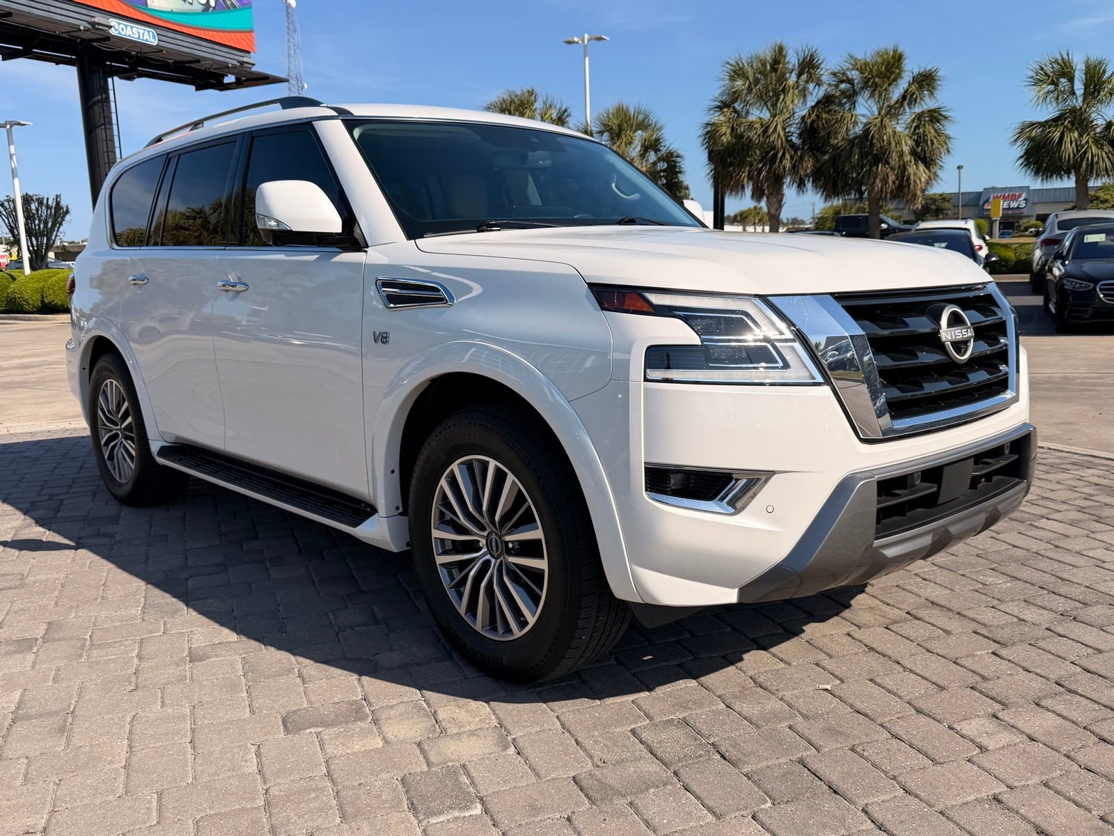 Used 2022 Nissan Armada SL w/ Captain's Chairs Package image 6