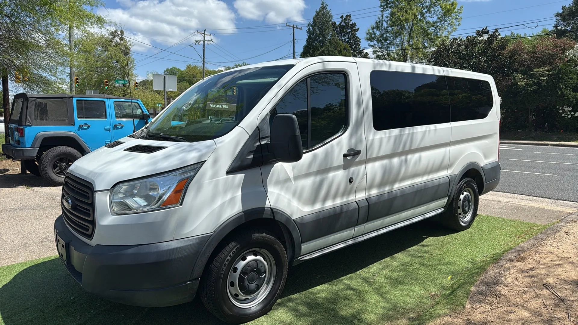 Used 2017 Ford Transit 150 XL RWD image 4