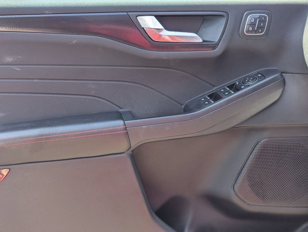 Used 2022 Ford Escape SEL w/ SEL Stealth AWD Package image 12