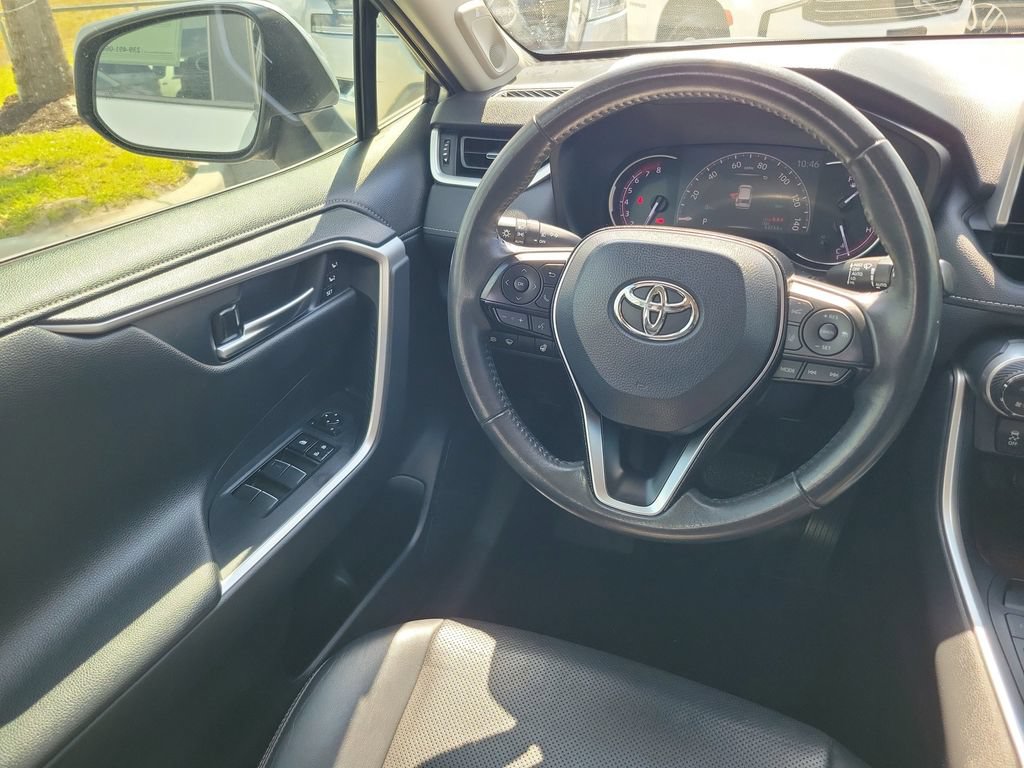 Used 2019 Toyota RAV4 Limited w/ Cold Weather Package FWD image 18