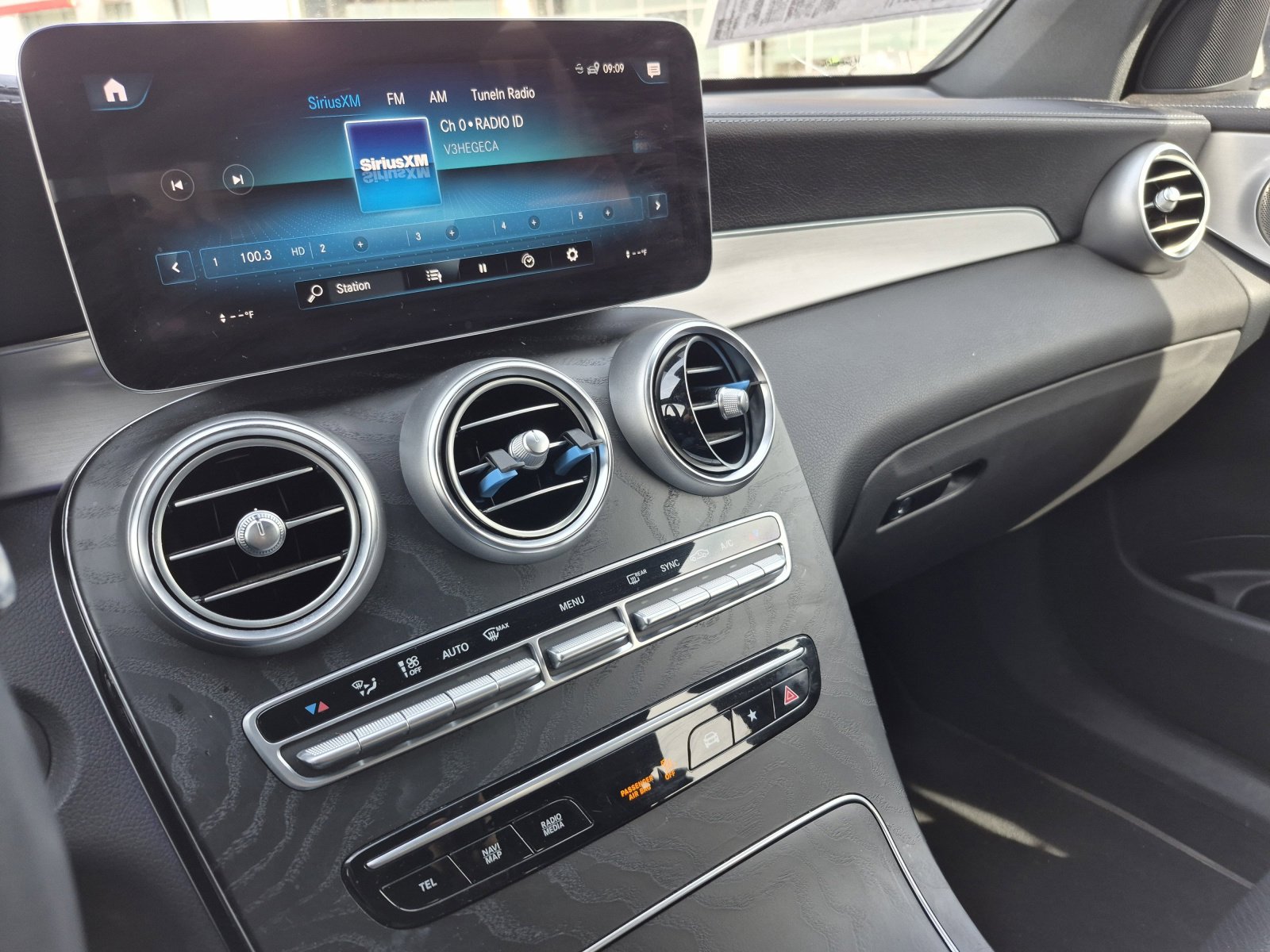 Used 2023 Mercedes-Benz GLC 300 4MATIC Coupe image 11
