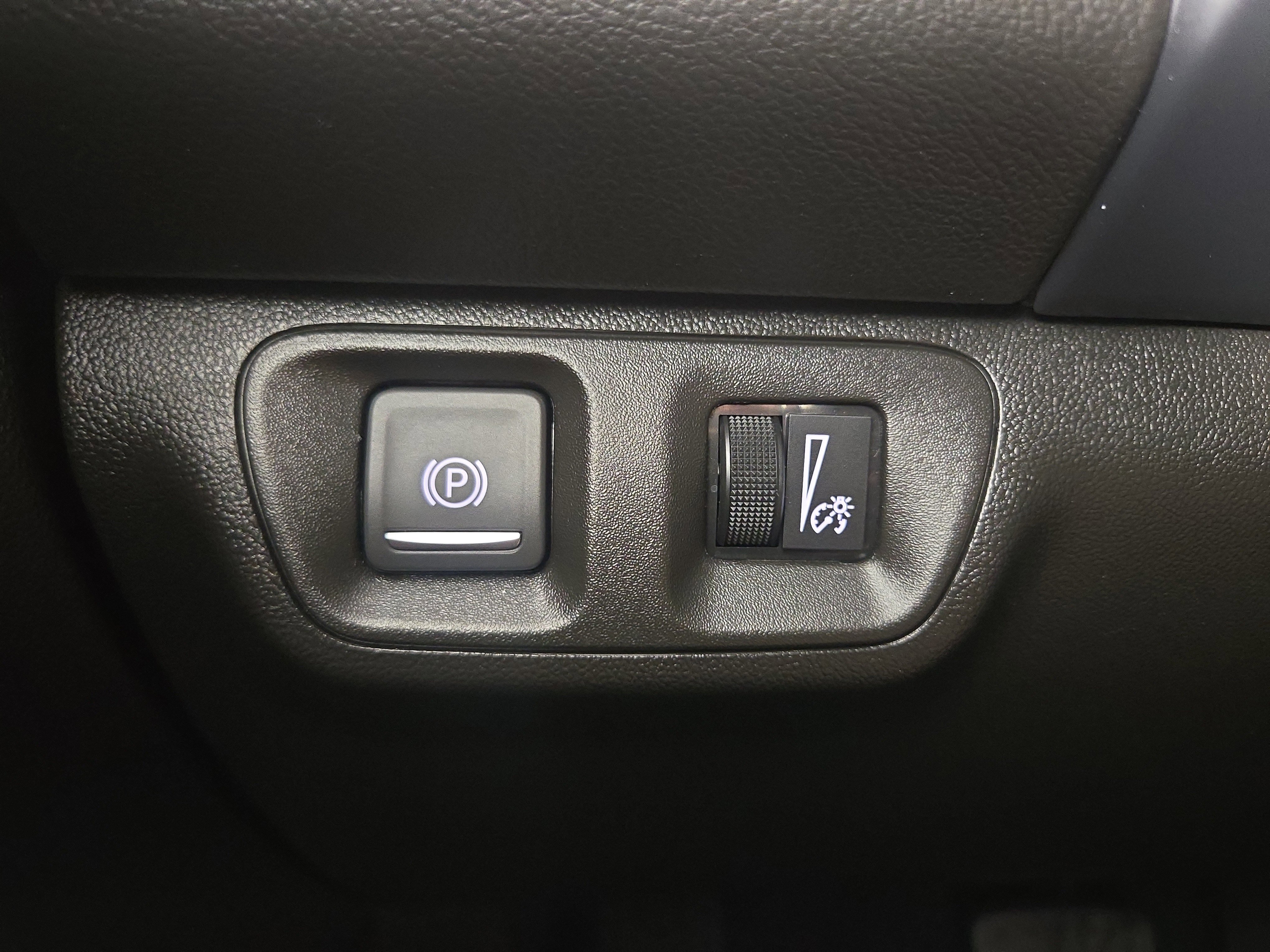 Used 2023 GMC Acadia SLE w/ Driver Convenience Package image 31