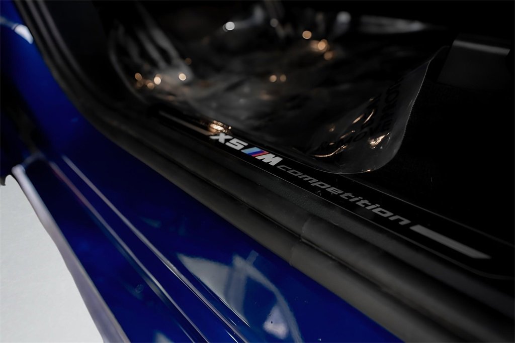 Used 2020 BMW X5 M Competition w/ Executive Package image 28