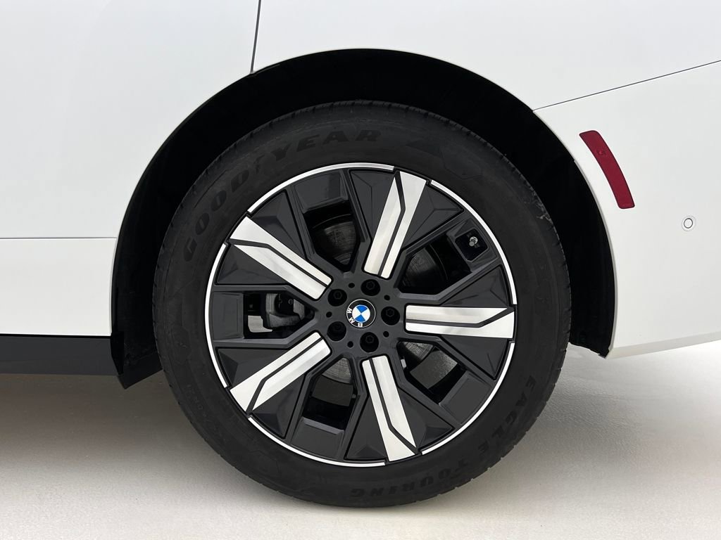 Used 2026 BMW iX xDrive45 w/ Premium Package AWD/4WD image 26