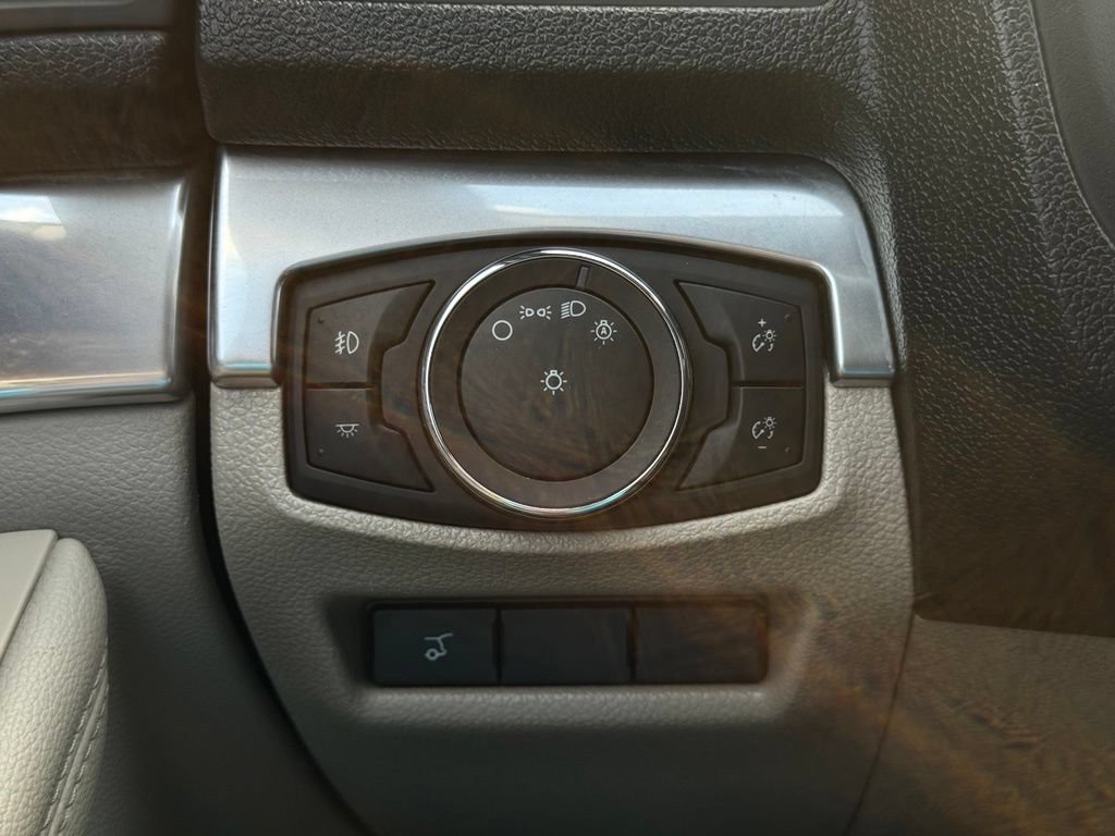 Used 2019 Ford Explorer Limited w/ Ford Safe & Smart Package FWD image 28