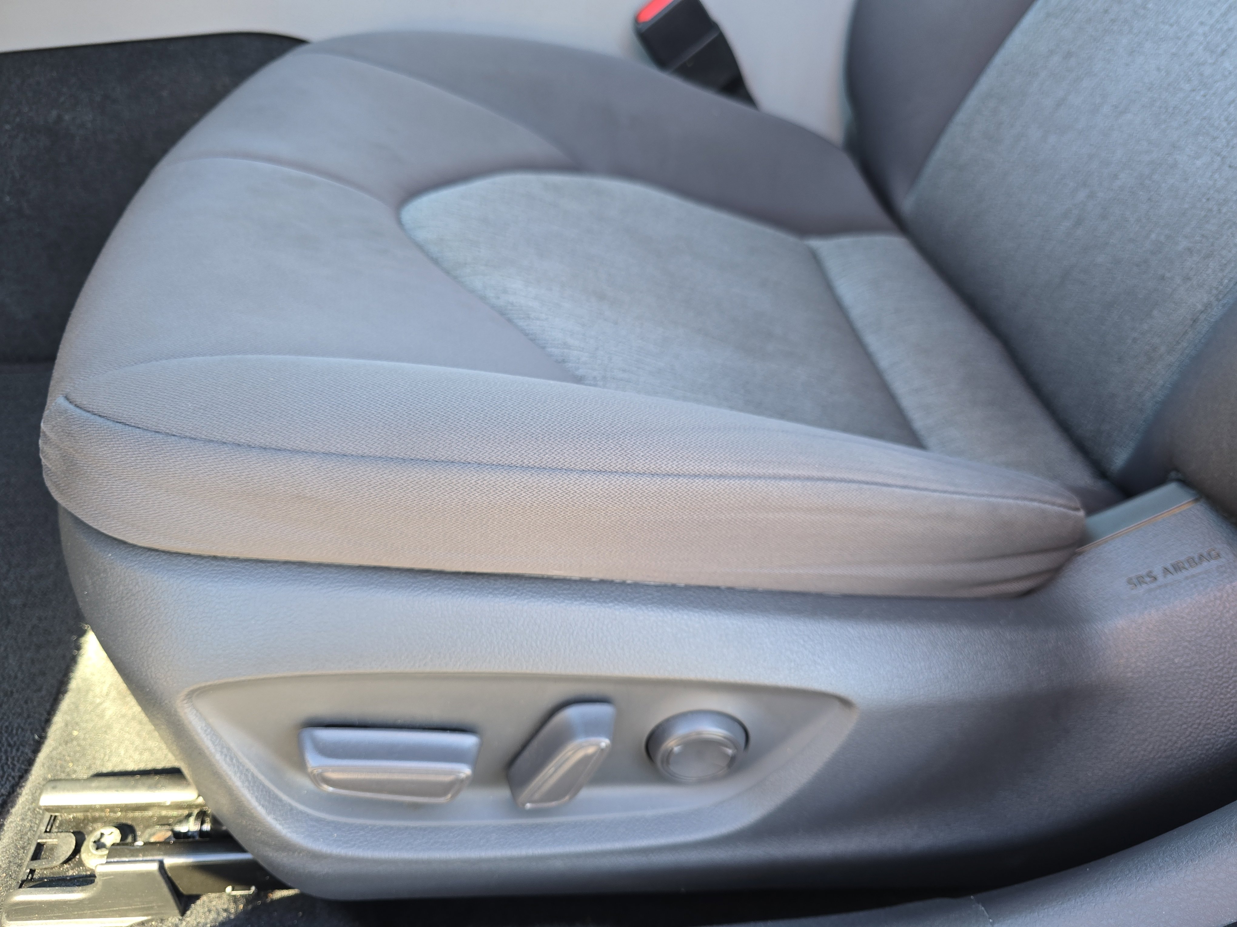 Used 2020 Toyota Camry LE FWD image 28