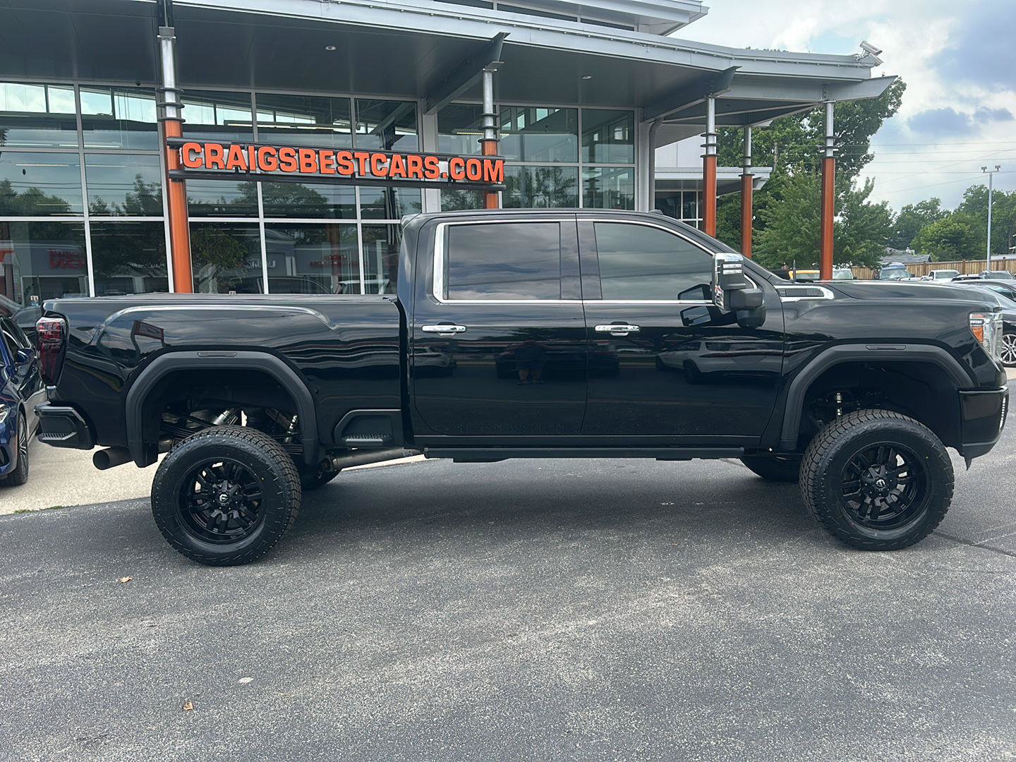 Used 2020 GMC Sierra 3500 Denali w/ Denali Ultimate Package AWD/4WD image 2