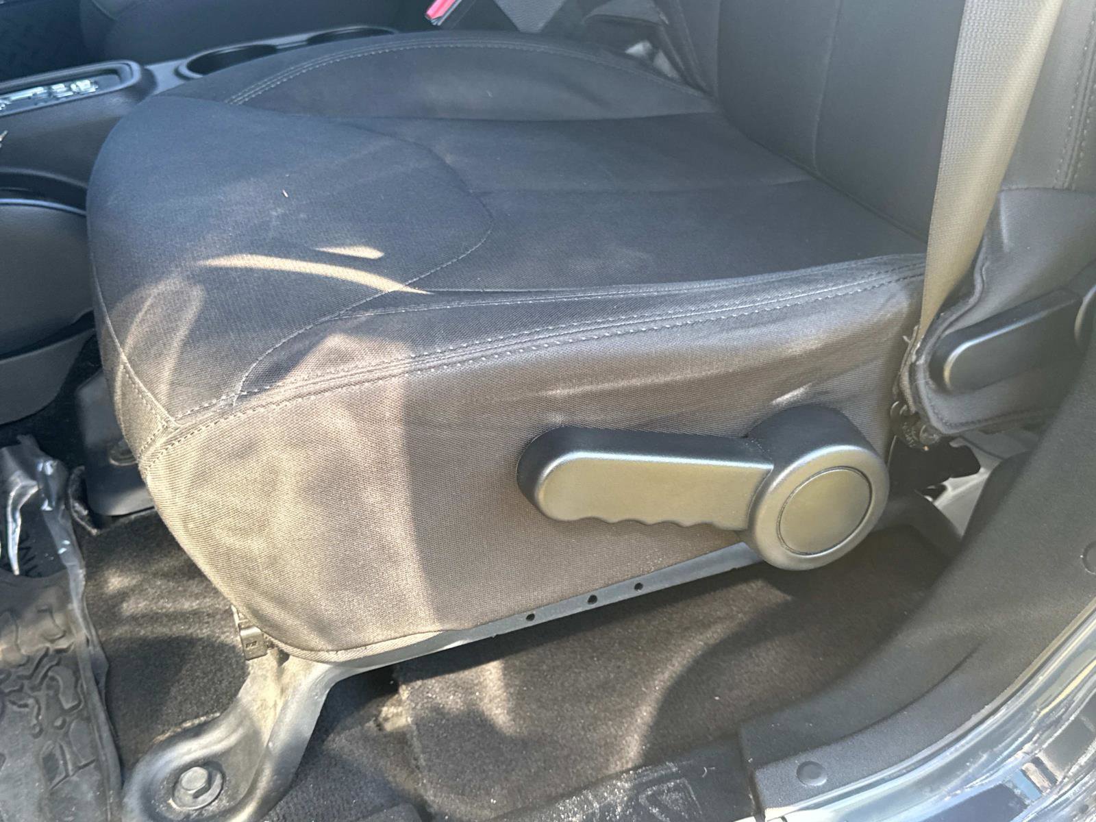 Used 2018 Jeep Wrangler Unlimited Sport w/ Connectivity Group image 19