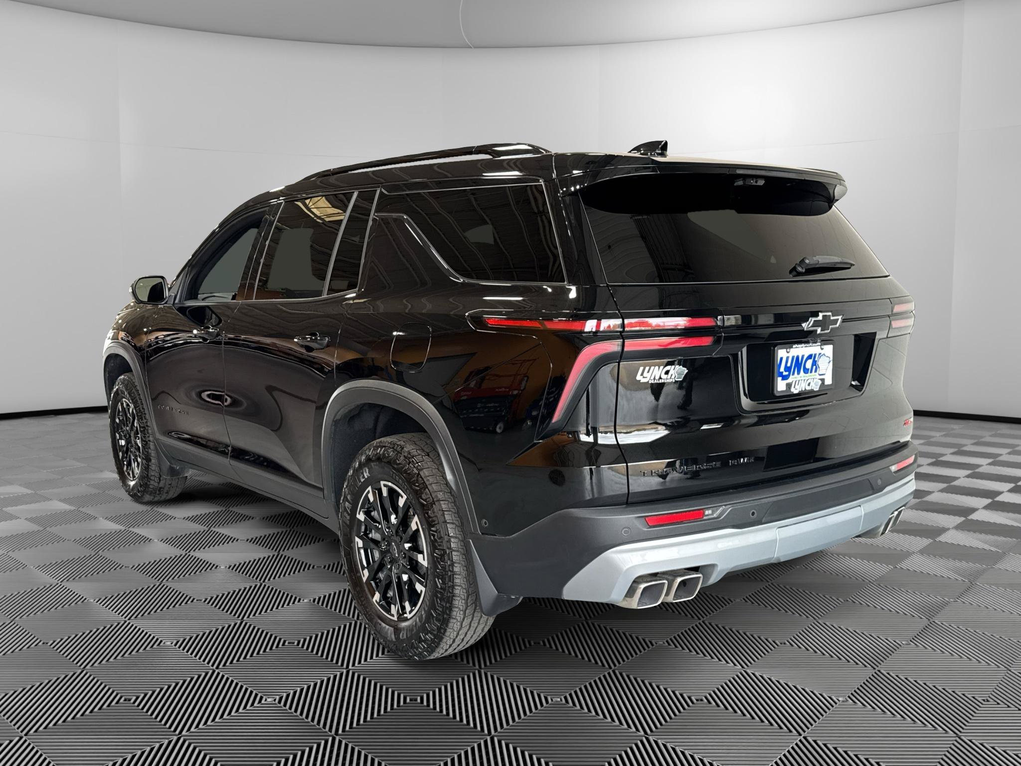Used 2025 Chevrolet Traverse Z71 w/ Enhanced Driving Package AWD/4WD image 3