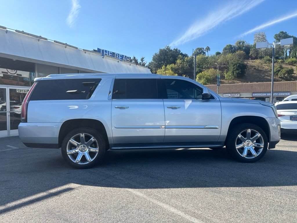 Used 2018 Cadillac Escalade ESV Luxury RWD image 4