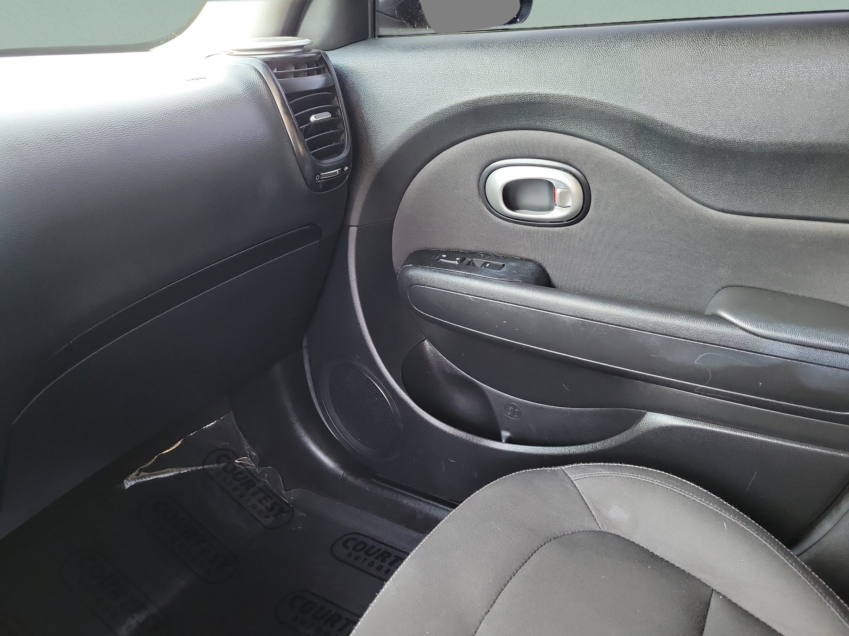 Used 2015 Kia Soul FWD image 20