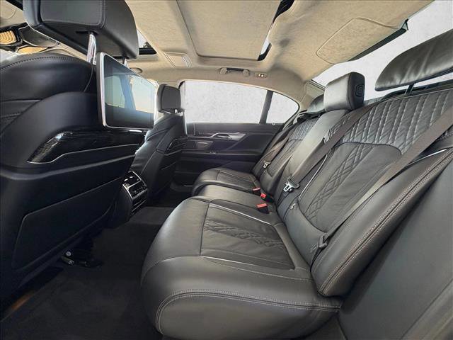 Used 2022 BMW M760i xDrive w/ Luxury Rear Seating Package AWD/4WD image 20