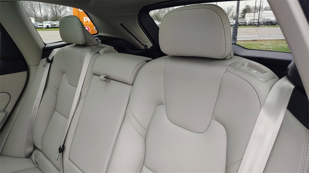 Certified 2023 Volvo XC60 B5 Core w/ Climate Package image 26