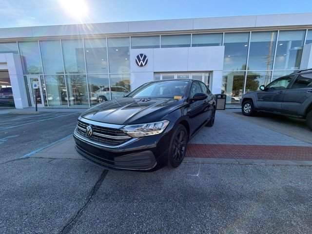 Used 2023 Volkswagen Jetta SE w/ Panoramic Sunroof Package FWD image 1
