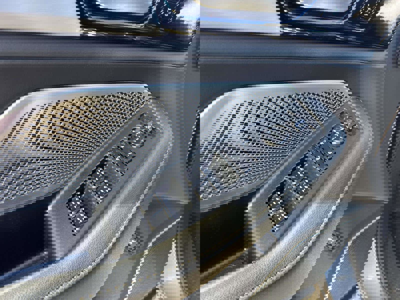 Used 2023 Acura MDX SH-AWD image 18