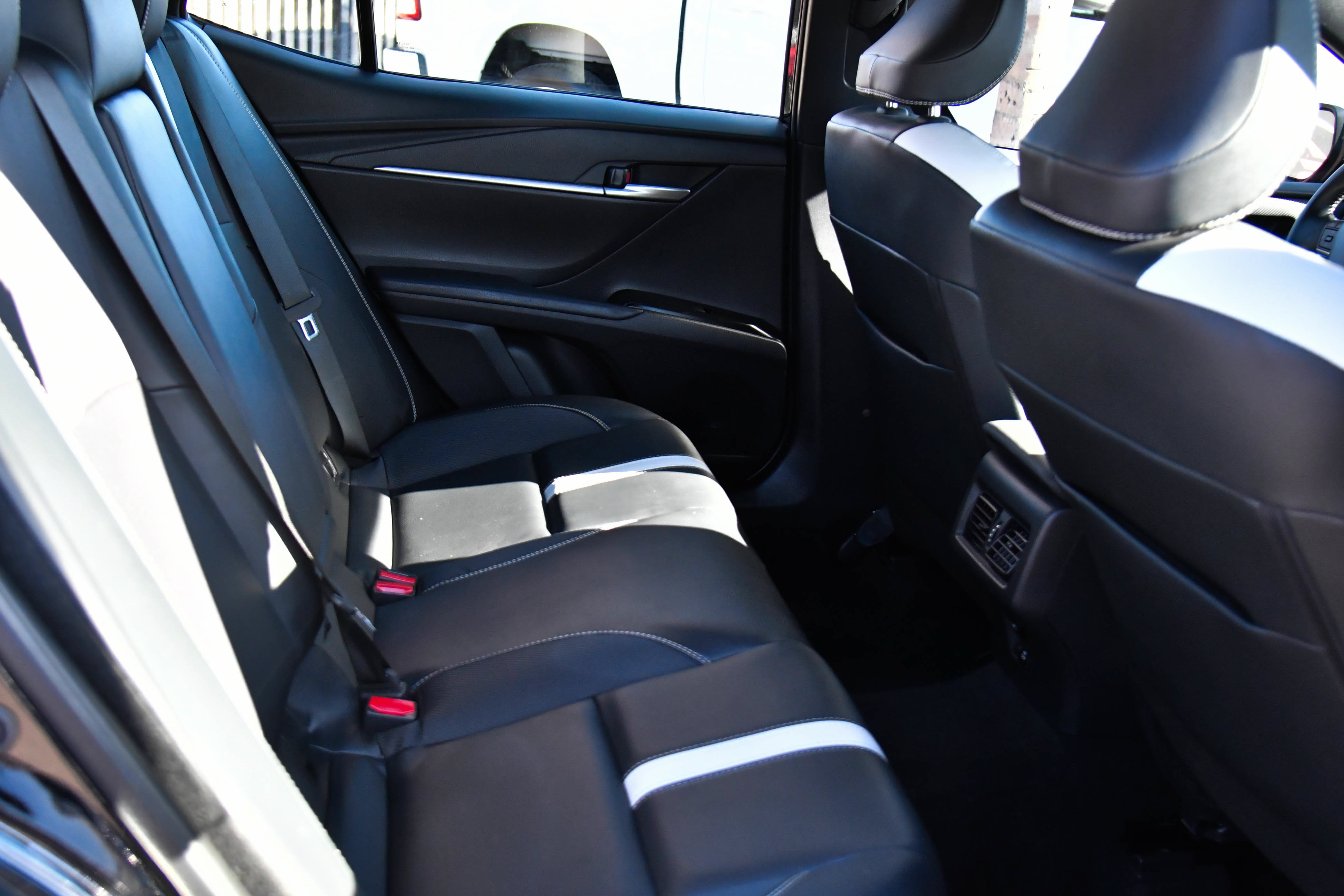 Used 2025 Toyota Camry SE FWD image 42