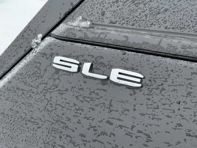 Used 2024 GMC Terrain SLE image 8