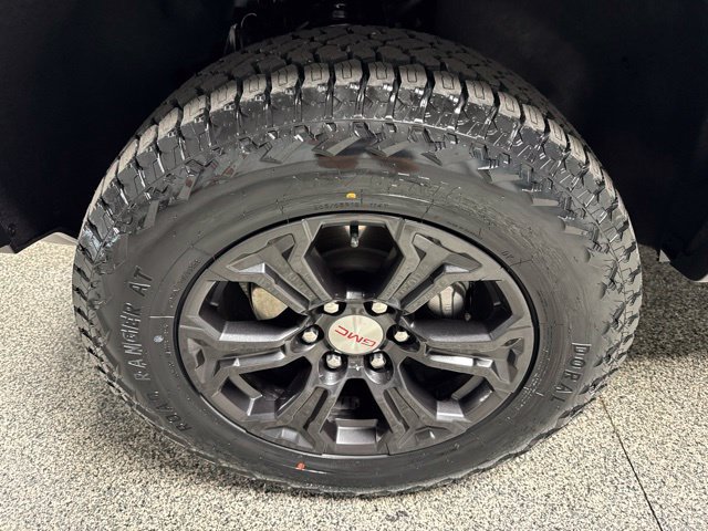 Used 2024 GMC Canyon Elevation w/ Elevation Premium Package AWD/4WD image 4