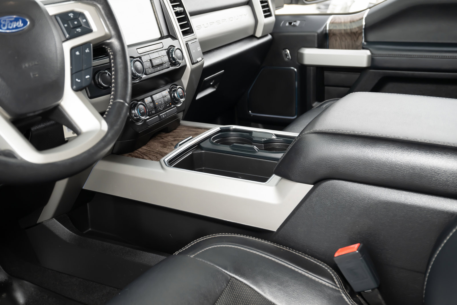 Used 2019 Ford F350 Lariat image 44