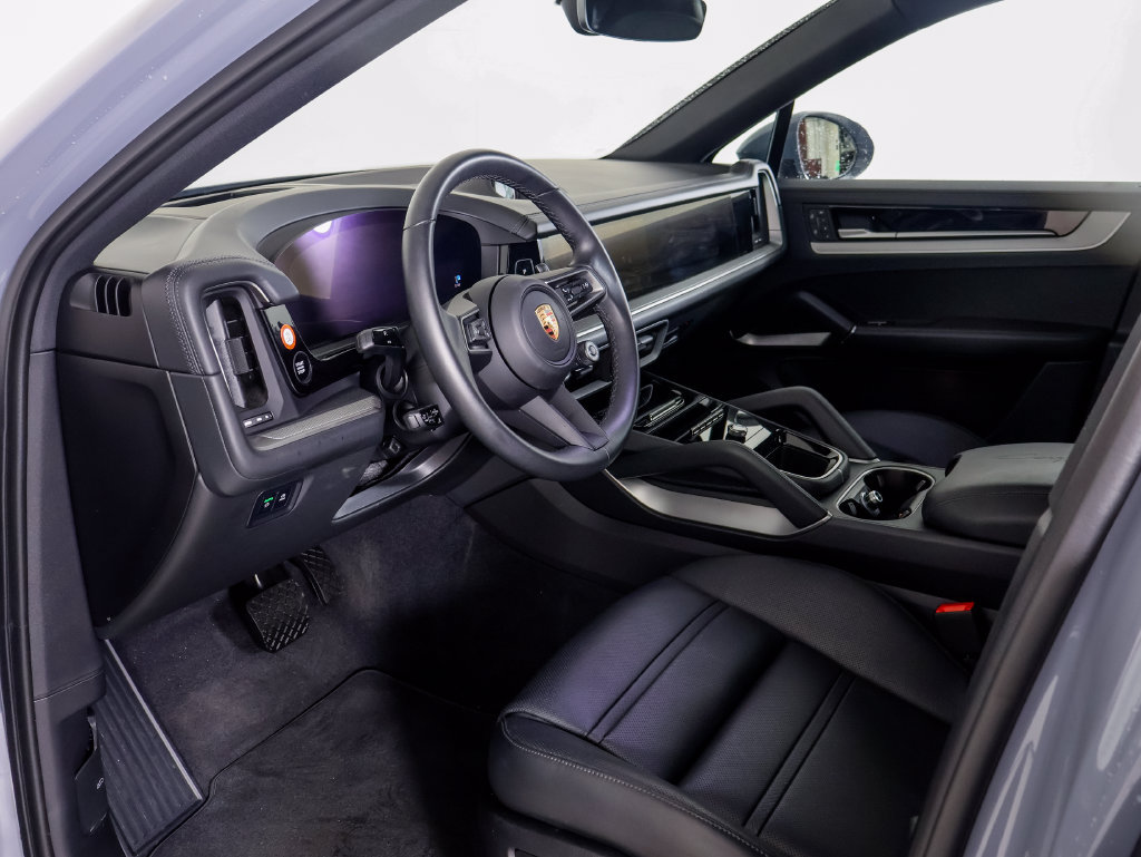 Certified 2026 Porsche Cayenne Coupe AWD/4WD image 4