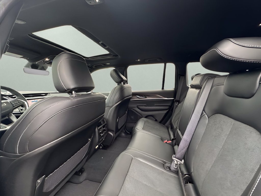 New 2026 Jeep Grand Cherokee Altitude AWD/4WD image 36