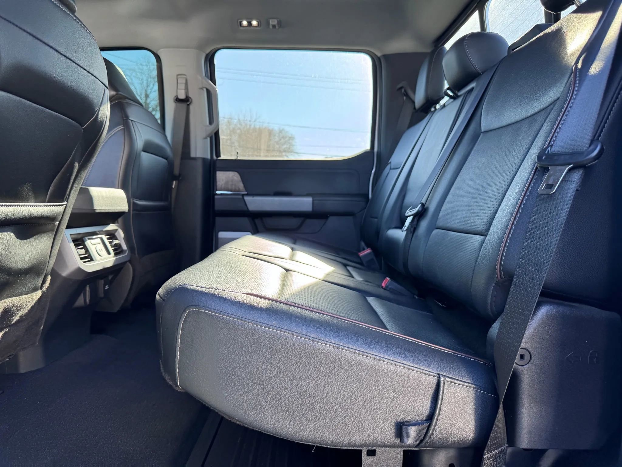 Used 2023 Ford F250 Lariat w/ FX4 Off-Road Package image 26