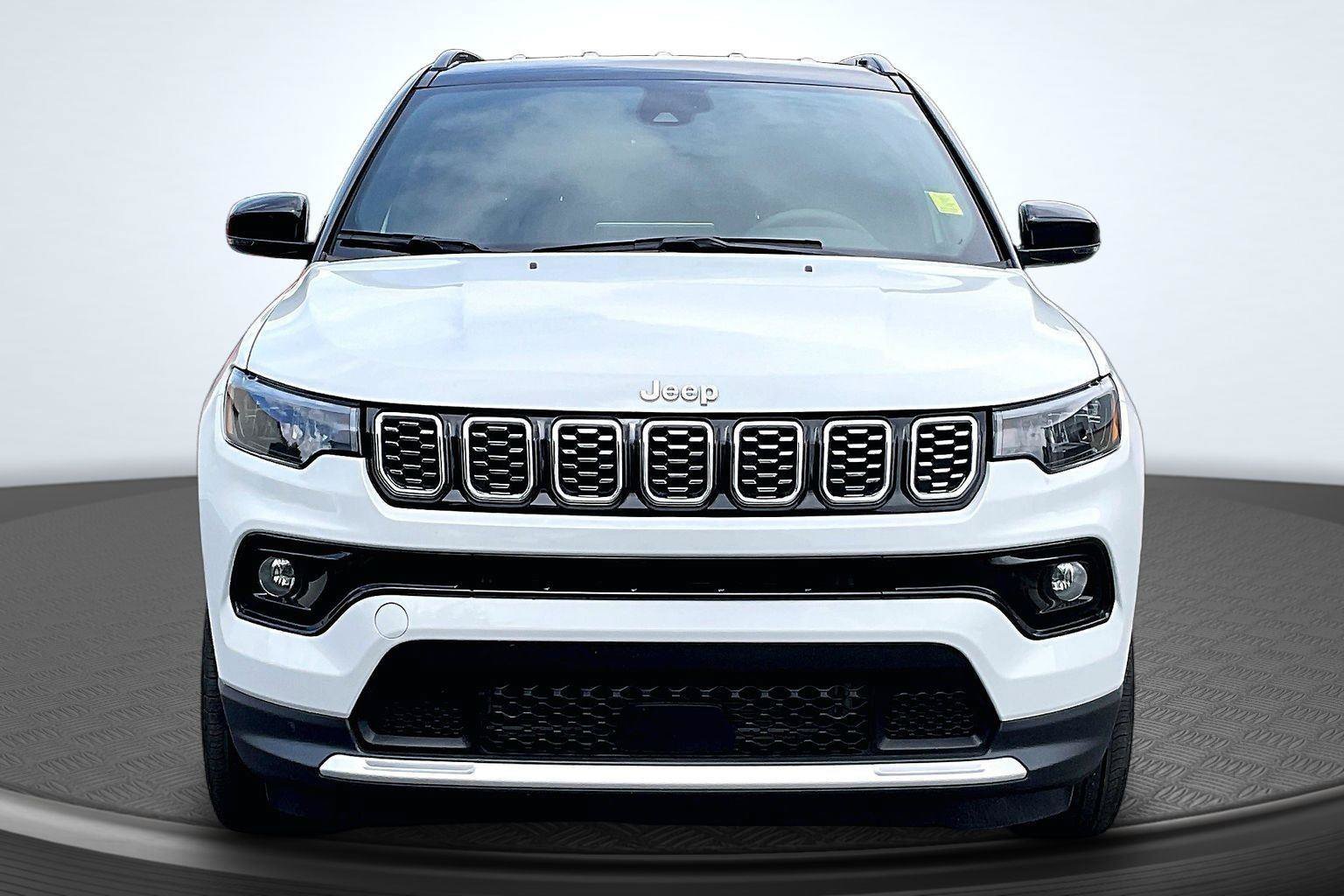 Used 2025 Jeep Compass Limited AWD/4WD image 3