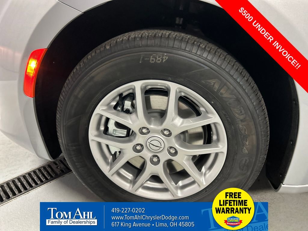 New 2026 Chrysler Voyager LX image 9