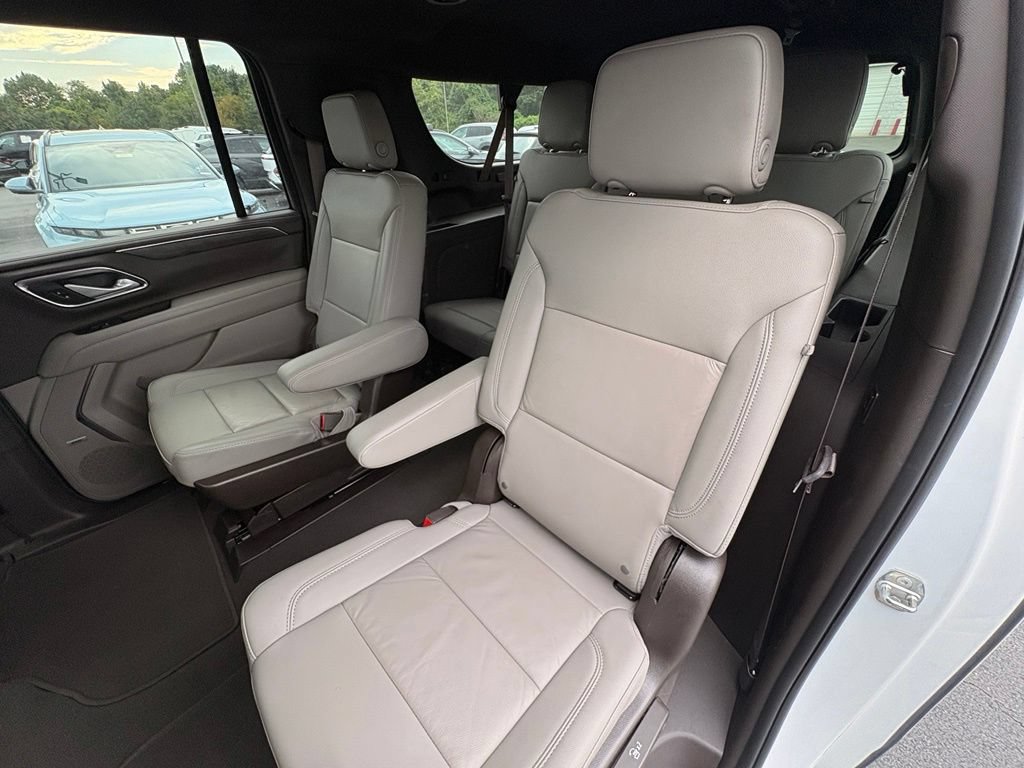 Used 2022 Chevrolet Suburban LT w/ Luxury Package AWD/4WD image 25