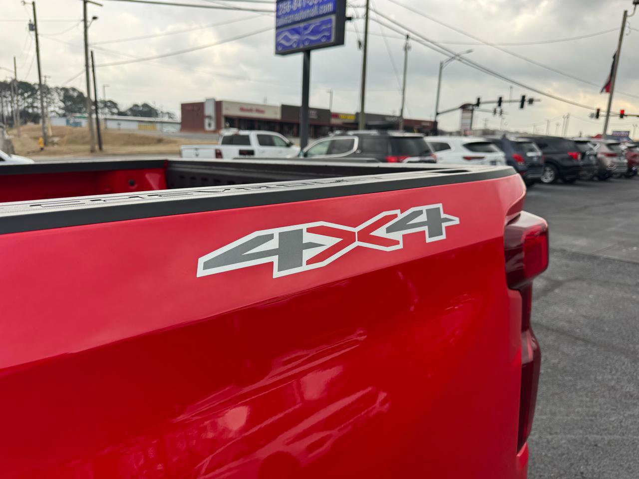 Used 2025 Chevrolet Silverado 1500 LT AWD/4WD image 9