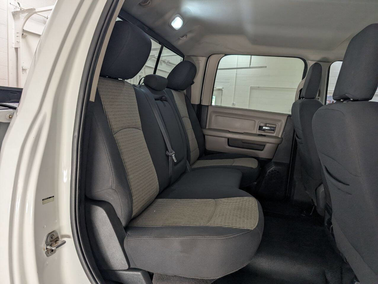 Used 2011 RAM 3500 SLT w/ Luxury Group image 18