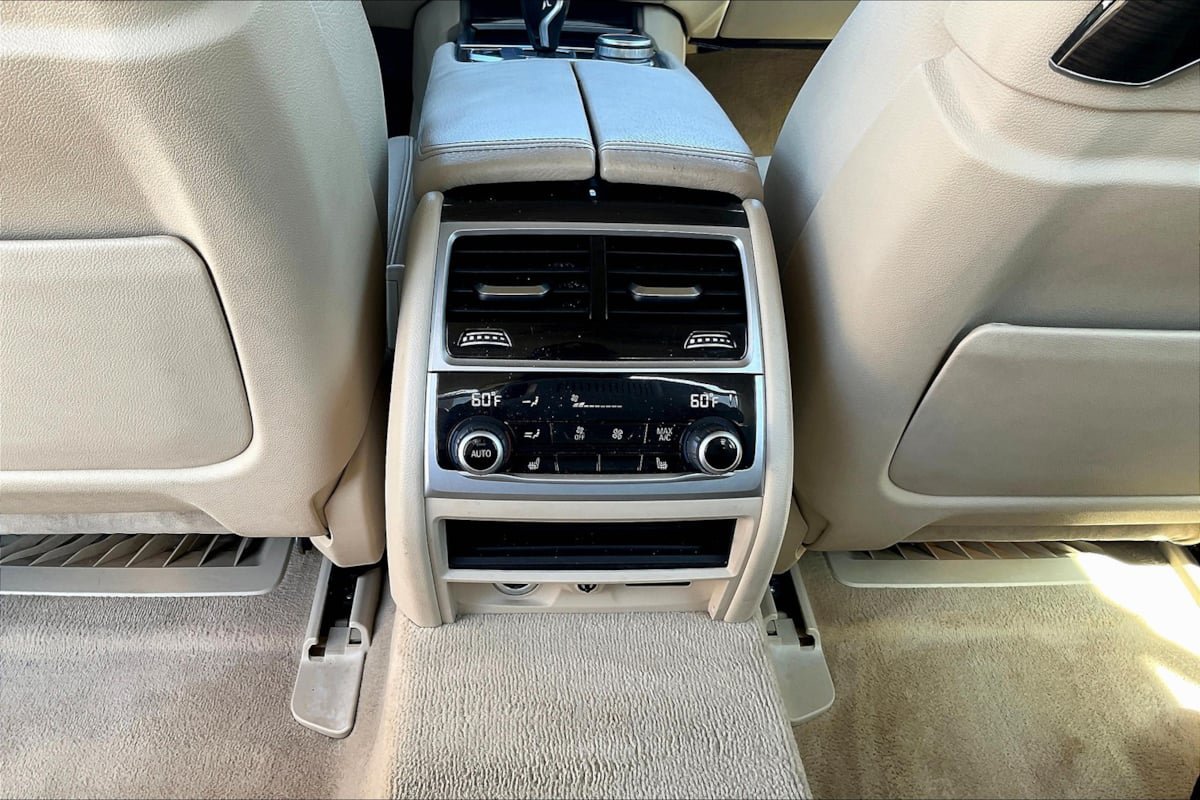 Used 2021 BMW 740i RWD image 31