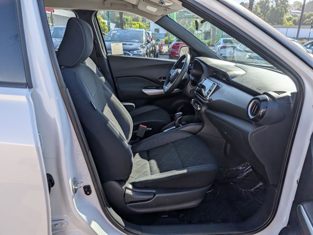 Used 2018 Nissan Kicks SV FWD image 18