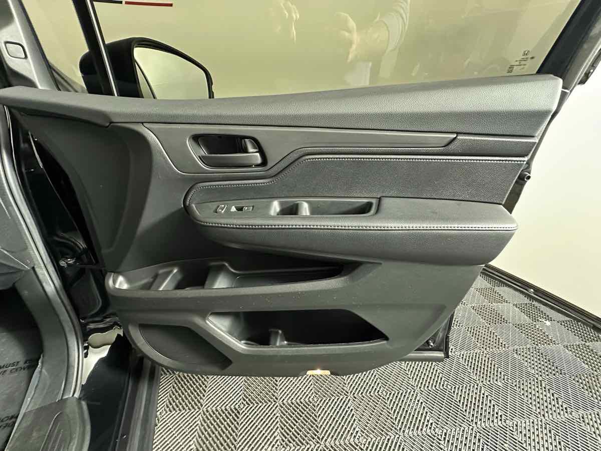 Used 2025 Honda Odyssey EX-L image 17