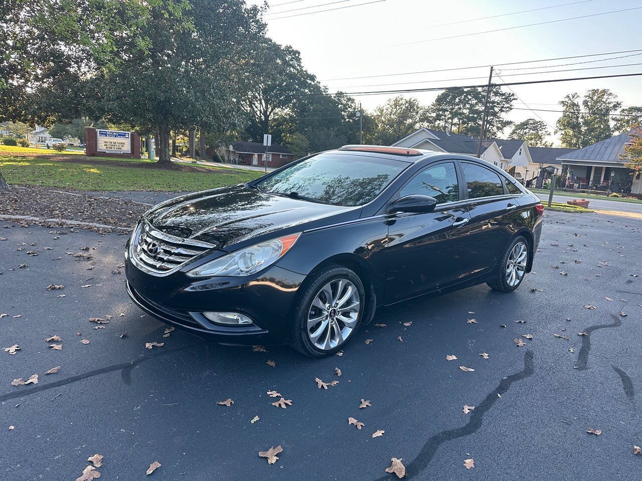 Used 2013 Hyundai Sonata SE w/ Navigation & Sunroof Pkg FWD image 1