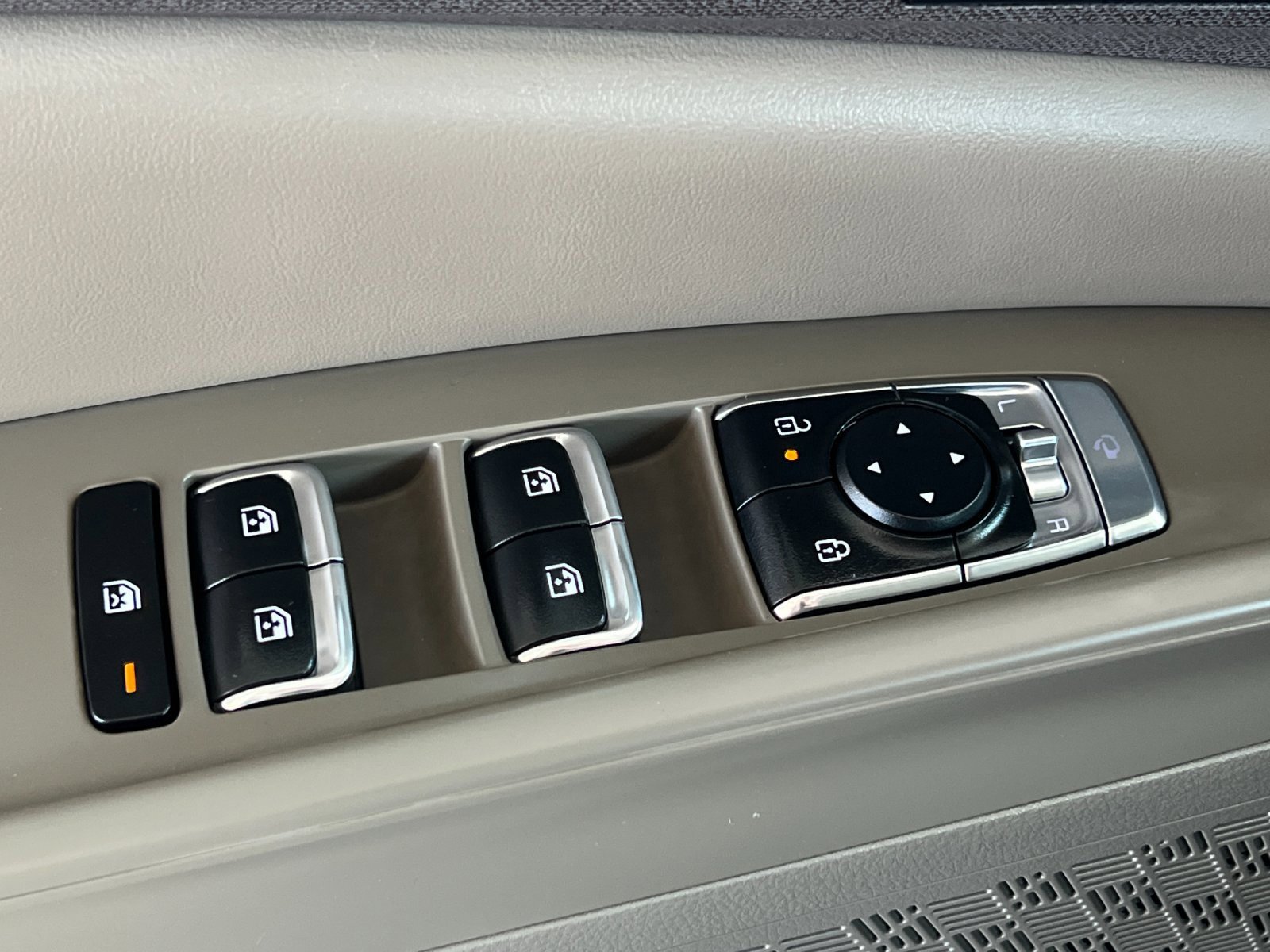 New 2026 Kia Carnival EX image 11